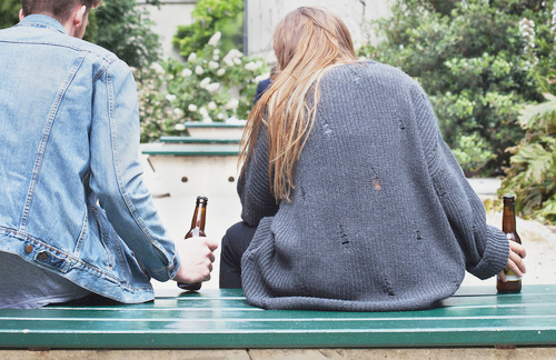 Conoce los síntomas y el tratamiento del alcoholismo juvenil